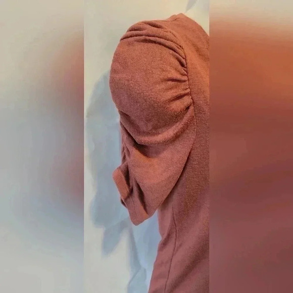 EXPRESS Slub Puff Sleeve V-Neck Tee, burnt orange, size small - Picture 8 of 11